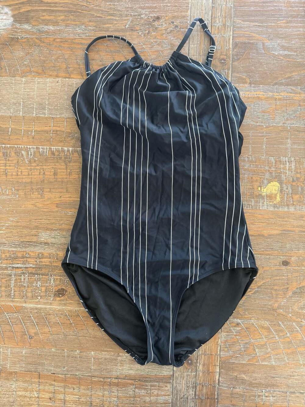 Janela Bay Black and White Striped Twist Back One Piece Swimsuit Size M